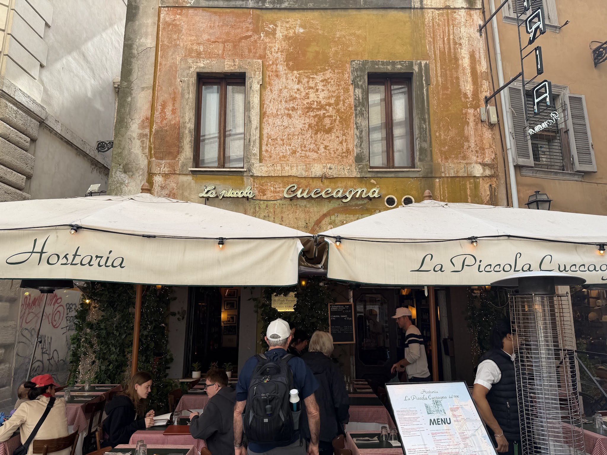 Ingresso dell'Hostaria La Piccola Cuccagna